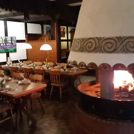 Hotel Akzent Zur Wasserburg - Garni 3*