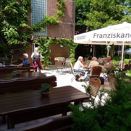 Hotel Akzent Zur Wasserburg - Garni