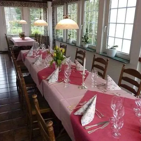 Hotel Akzent Zur Wasserburg - Garni 3*