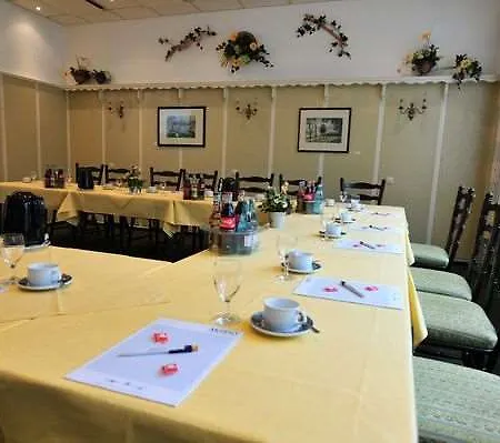 Hotel Akzent Zur Wasserburg - Garni 3*
