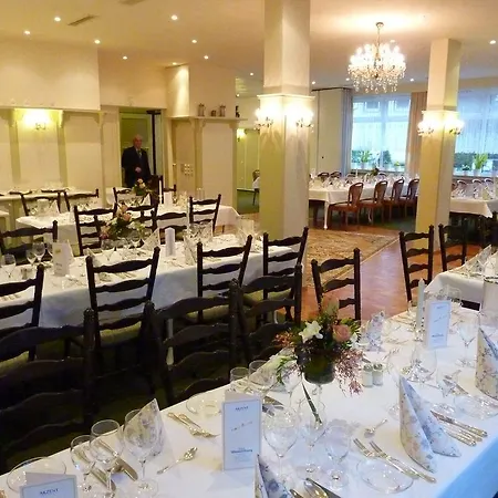 Hotel Akzent Zur Wasserburg - Garni